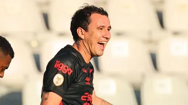 Pablo marca seu 60º gol pelo Athletico e aquece briga para Libertadores