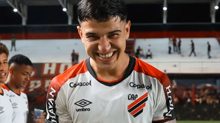 Athletico se salva no sufoco, mas escancara velho problema