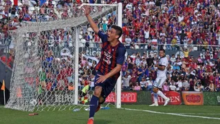 Adolescente de 14 anos faz história ao marcar gol em clássico no Paraguai