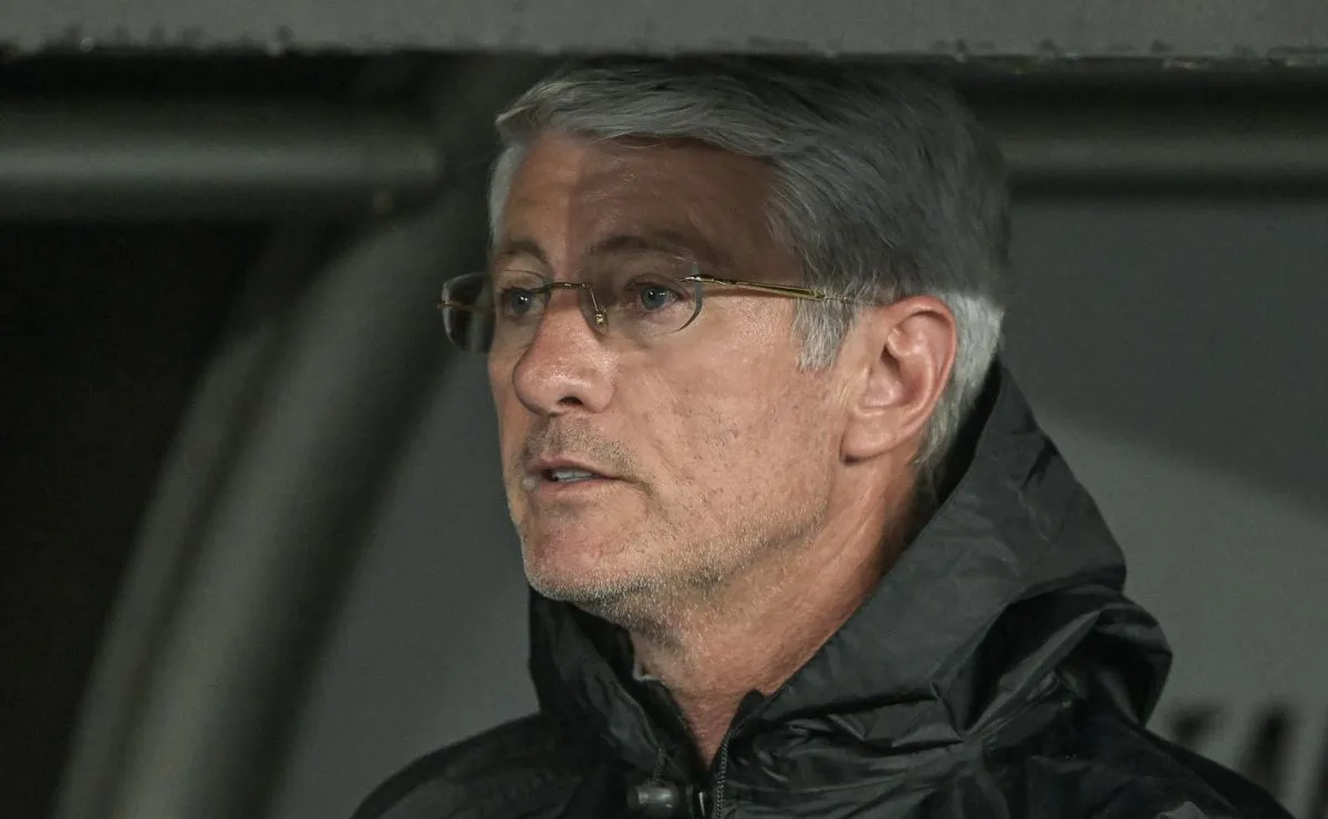 Odair Hellmann durante partida do Athletico no Brasileirão