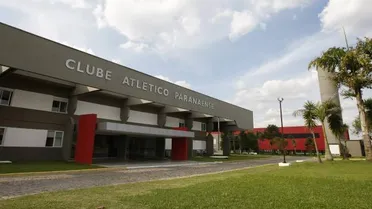 Uma mão lava a outra