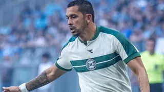 Expulsão complica e Coritiba perde para o Grêmio fora de casa