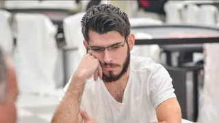 Curitibano de 23 anos fatura R$ 212 mil em torneio de poker online