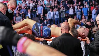 Chocante! Ex-campeão do UFC quebra a perna em duelo no card principal