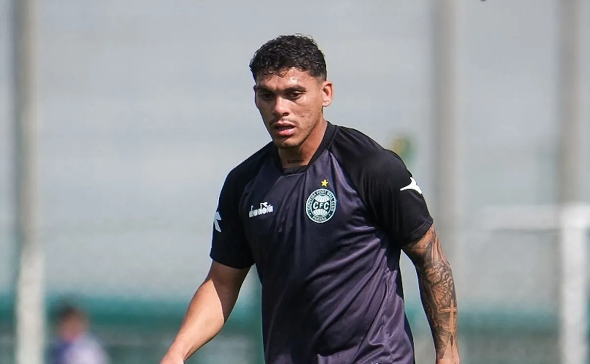 Brian Ocampo durante treinamento pelo Coritiba antes de sofrer lesão