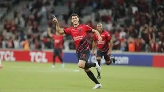 Athletico faz 3 a 0 no Alianza Lima, garante liderança e avança às oitavas de final