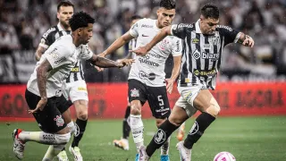Corinthians e Santos empatam em clássico com gol contra e pênalti nos acréscimos