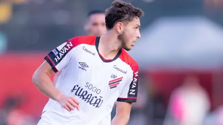 Athletico apela para base e estreia zagueiros na reta final de Brasileirão