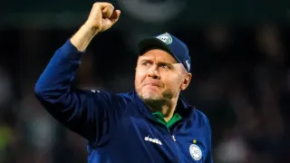 Mozart ganha torcida especial de amigo por acesso do Coritiba à Série A