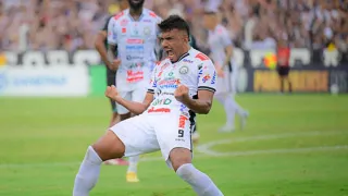 Ex-Athletico, atacante decisivo na final celebra título histórico