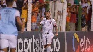 Marlos comanda a goleada do Furacão