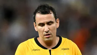 Atacante Pablo é agredido por torcedor do Sport em invasão a CT