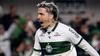 Coritiba bate martelo e define destino de meia Josué