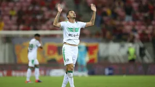 De volta à posição de origem, Bruno Melo marca primeiro gol pelo Coritiba e recebe elogios de Jorginho
