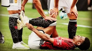 Esperança ofensiva do United de R$ 272 mi machuca o joelho e perde começo da temporada