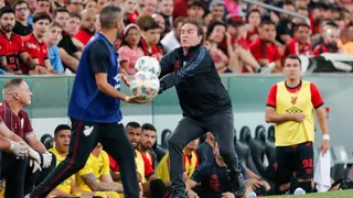 Cuca elogia Osorio, mas cita “feijão com arroz” em goleada do Athletico
