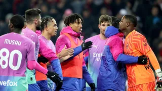 Maignan, goleiro do Milan, deixa o campo após gritos racistas na Itália