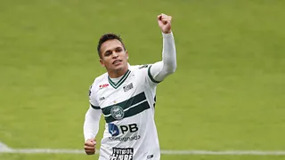 Coritiba encaminha retorno do atacante Robson