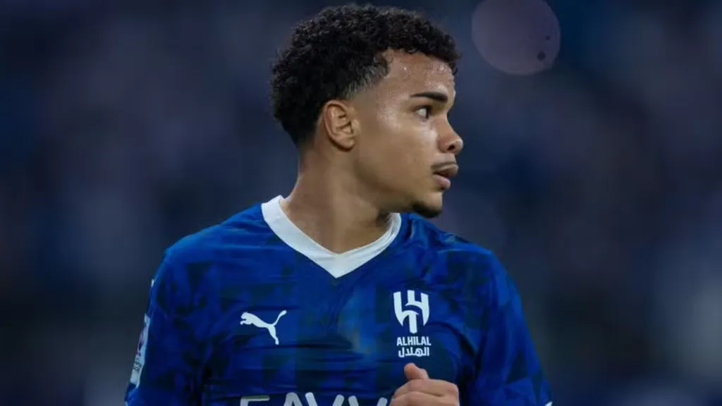 Revelado pelo Coritiba e atualmente no Al Hilal, o atacante Kaio César desperta interesse do Corinthians