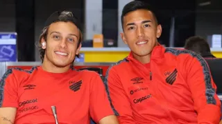 Ex-Athletico tem estreia “cornetada” por torcedores nas redes sociais