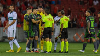 Inter entra com representação na CBF contra “arbitragem ruim e confusa” diante do Coritiba
