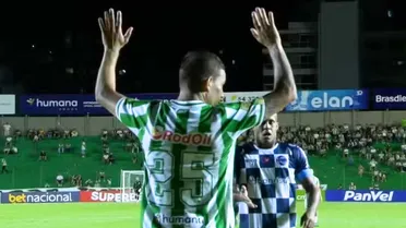 Vídeo! Revelado no futebol paranaense, atacante vive cena rara e divide torcida