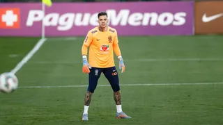 Seleção: treino tem desfalque de Ederson e teste sem centroavante