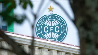 Cartão corporativo do Coritiba chegou a ser usado para compra de roupas, revela ex-funcionário