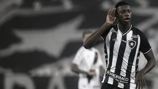 Athletico entra na disputa com Grêmio e São Paulo por centroavante do Botafogo
