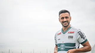 Coritiba confirma o retorno do meia Robinho, que recusou time da Libertadores