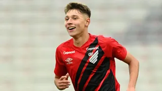 Promessa do Athletico, com multa de mais de R$ 350 milhões, é convocada para a seleção sub-17