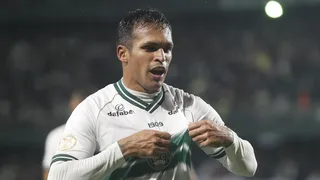 Sem artilheiro da temporada, Coritiba terá mudanças no ataque; veja opções