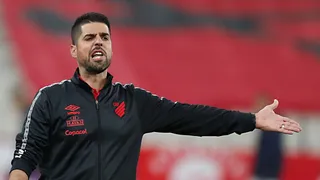 Oliveira reclama de “maratona”, mas afirma que não vai poupar atletas
