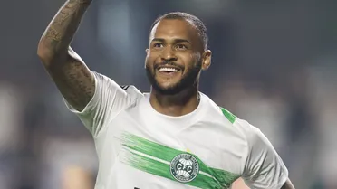 Atacante exalta Coritiba em despedida: “Gigantesco”