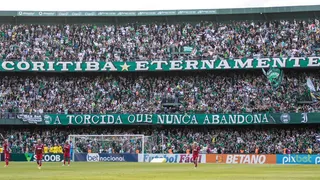 Coritiba: após pintura, estrutura do Couto Pereira é danificada e chama atenção de torcedores
