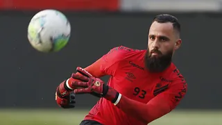 Pouco aproveitado, goleiro Jandrei se despede do Athletico: “Cabeça erguida”