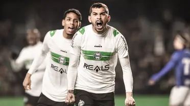 Jorginho destaca consistência na defesa do Coritiba após terceiro jogo sem tomar gol