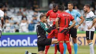 O que sobra é um Athletico frustrante e um Coritiba decepcionante