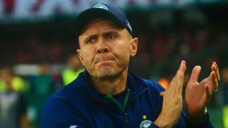 Técnico do Coritiba rebate críticas de Odair Hellmann a Lucas Ronier: “nível internacional”