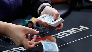 Com casas de poker fechadas, dealers fazem rifa em Curitiba. Veja como ajudar