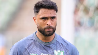 Goleiro atinge recorde contra o Coritiba na Série B