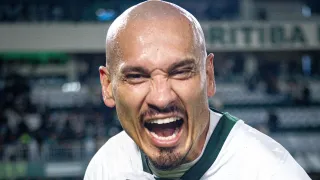 Maicon pede contratação de artilheiro e inflama torcida do Coritiba
