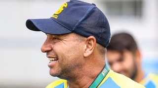 Ídolo do Paraná, técnico levou clube da lanterna à vaga na Série D