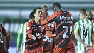 Com dois de Jadson em quatro minutos, Athletico vence o Juventude e segue 100%