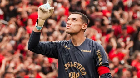 Goleiro histórico do Athletico sai em defesa de Santos: “Cabeça erguida”