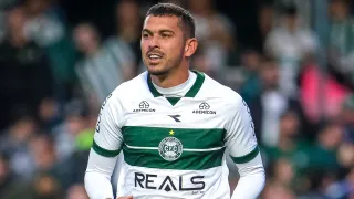 Coritiba tem retorno de trio e encontro com rostos conhecidos; veja as escalações