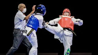 Débora Menezes fecha participação do tae kwon do em Tóquio com prata