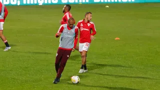 Miranda e Rafinha não passam ilesos no Couto e são vaiados por torcida do Coritiba