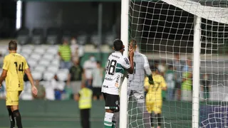Em noite de testes no time, Coritiba esbarra no Cascavel e decepciona torcida