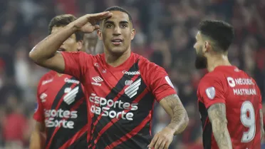 Athletico sofre gol relâmpago, mas vira e abre vantagem contra o Belgrano